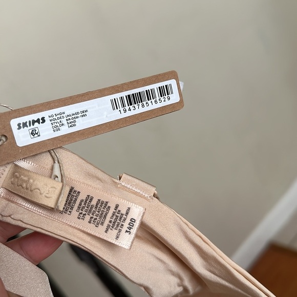 SKIMS NO SHOW MOLDED‎ UNLINED Demi bra BALCONETTE BRA Sand 34DD - Picture 6 of 8